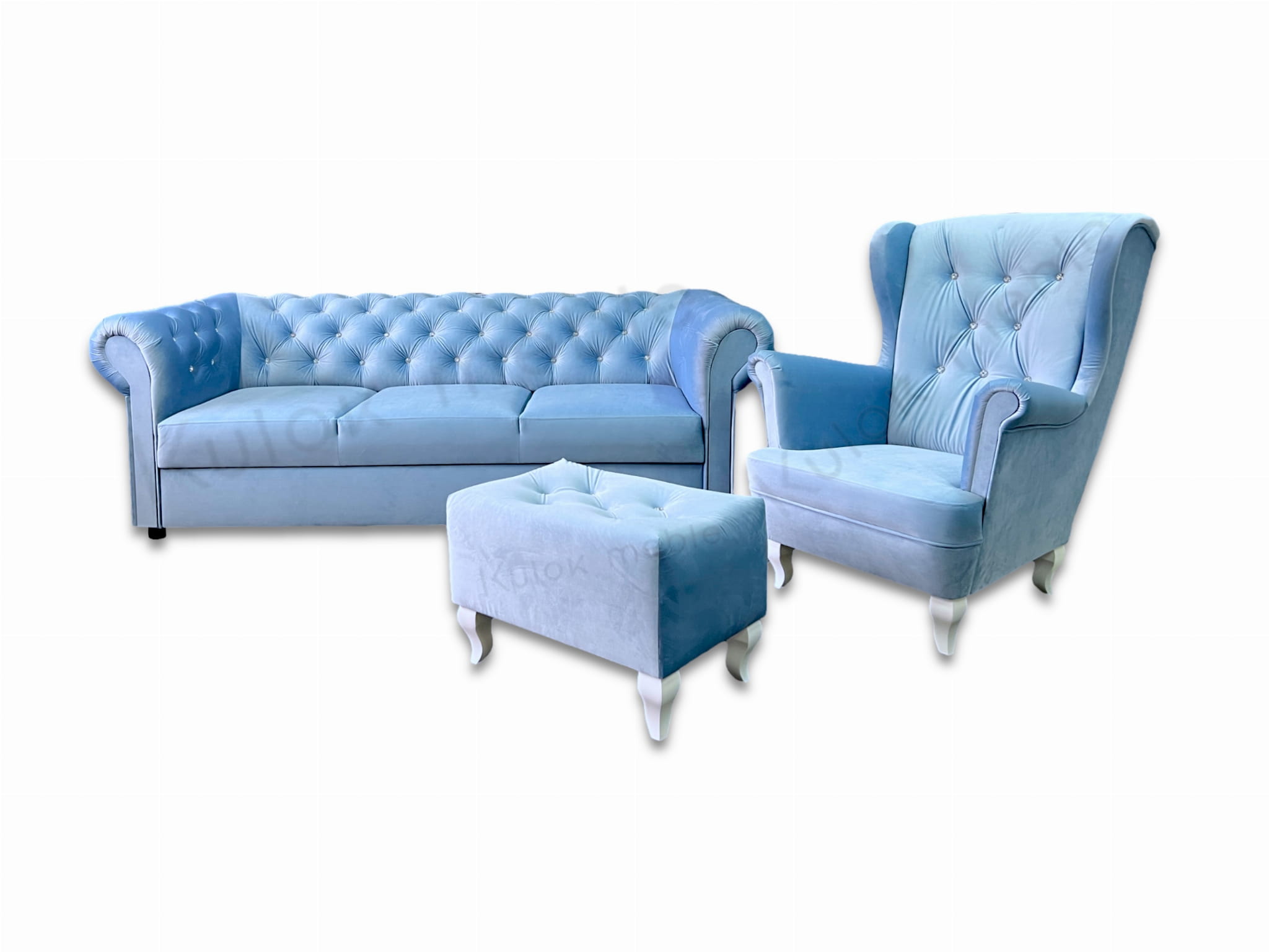 Błękitny zestaw chesterfield sofa uszak i podnóżek z kryształkami diamencikami na oparciu 